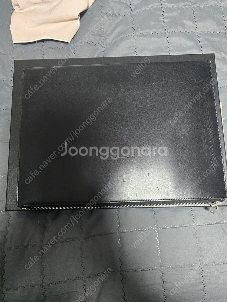 생로랑클러치 블랙 레더 은장 로고 모노그램 L--5