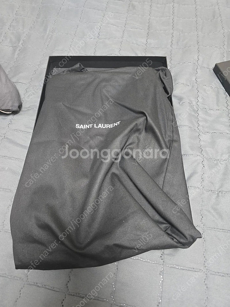 생로랑클러치 블랙 레더 은장 로고 모노그램 L--6