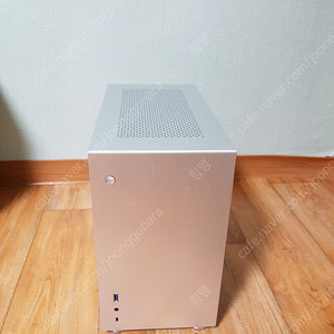 존스보 V10 ITX 케이스