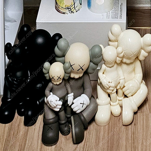 카우스kaws 장백산 피규어 3종 팝니다.