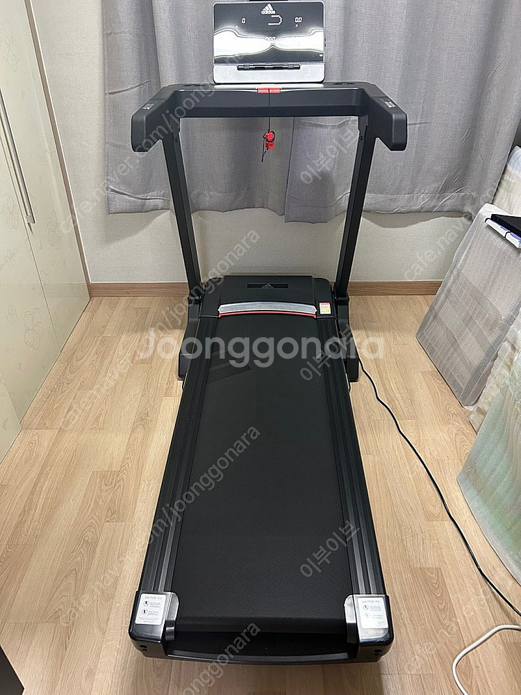 아디다스 접이식 전문가용 런닝머신--0