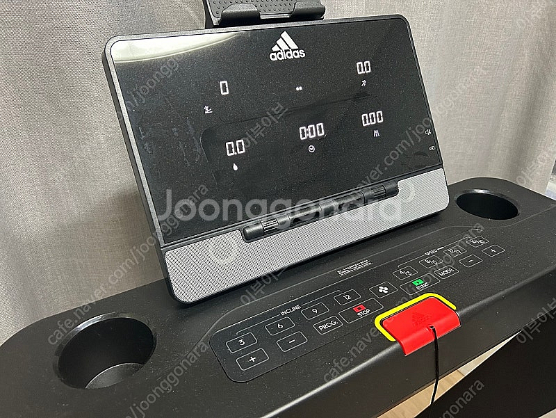 아디다스 접이식 전문가용 런닝머신--1