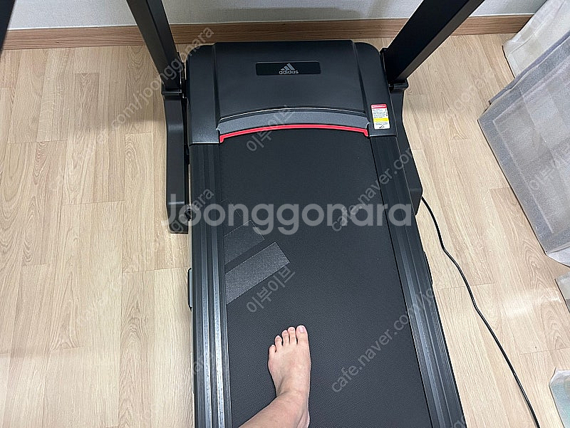 아디다스 접이식 전문가용 런닝머신--2