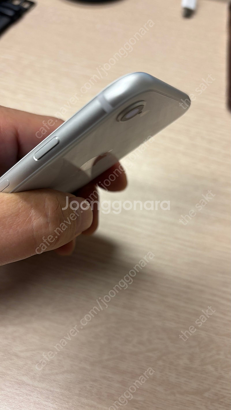 아이폰 8 64G--3