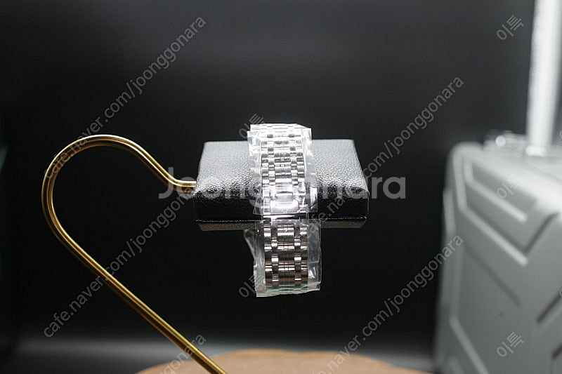 Carl F. Bucherer 존윅 시계 회사 아드나비--4