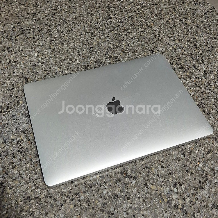2020 맥북에어 M1 256GB 램8G--0