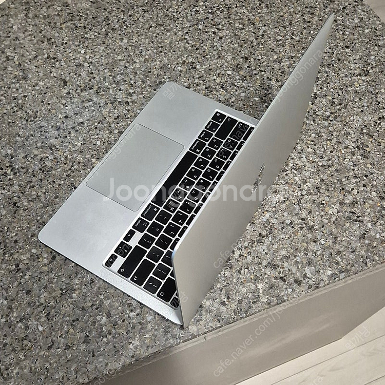 2020 맥북에어 M1 256GB 램8G--2