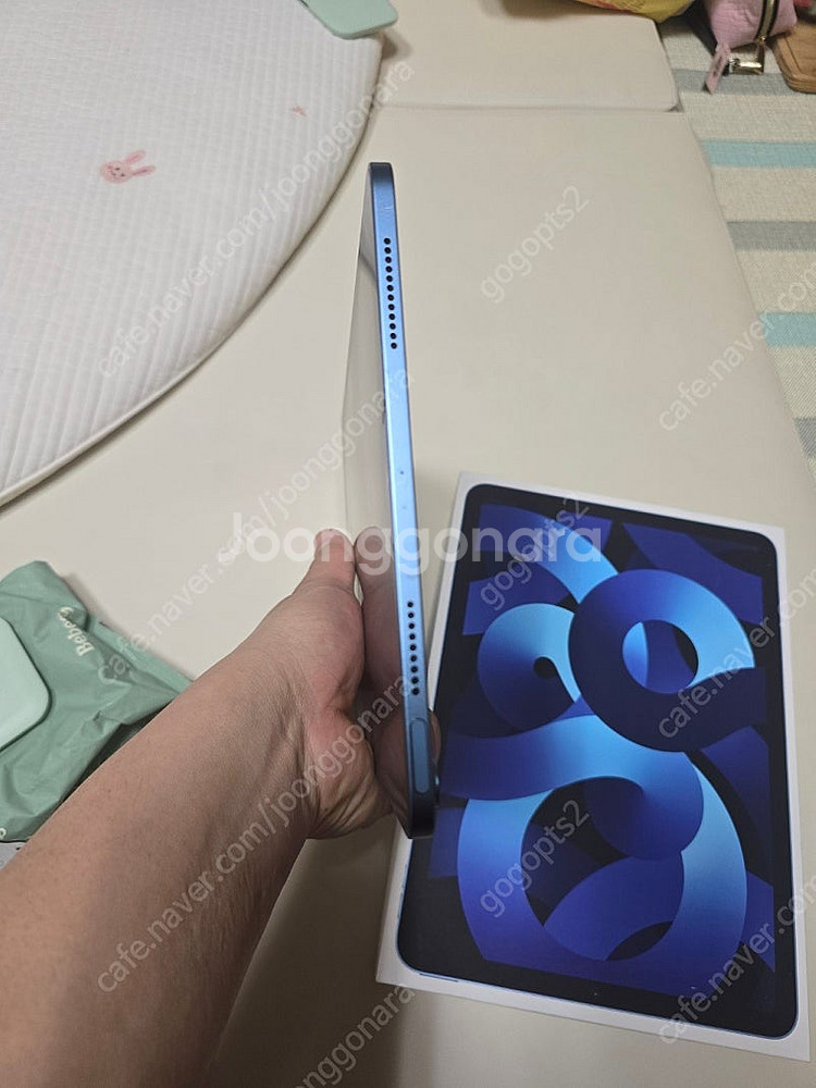 아이패드 에어5 블루 64기가 wifi 상태 극상 팝니...--4