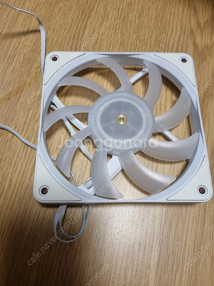 120mm 15T 화이트 ARGB팬 팝니다.--1