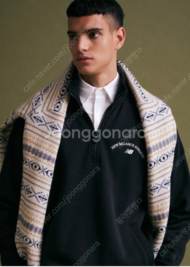 뉴발란스 반집업 맨투맨--3