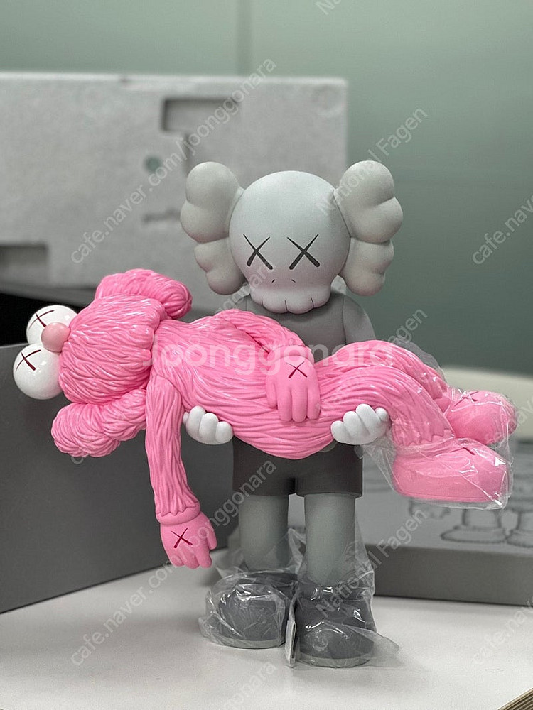 카우스KAWS 곤 피규어 그레이--2