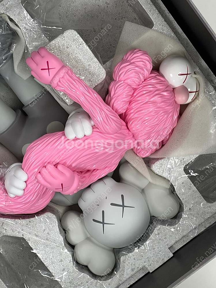 카우스KAWS 곤 피규어 그레이--4