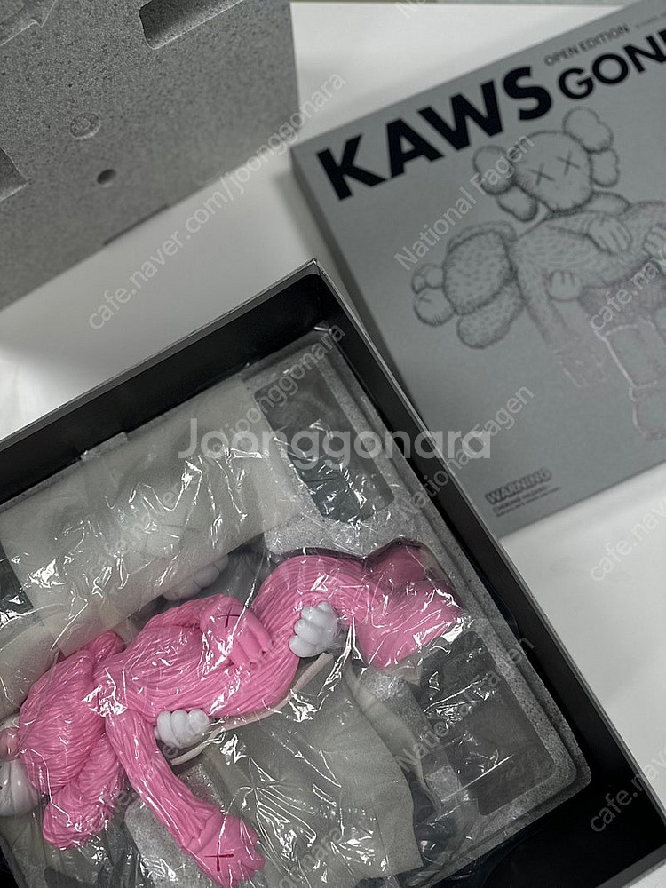 카우스KAWS 곤 피규어 그레이--7