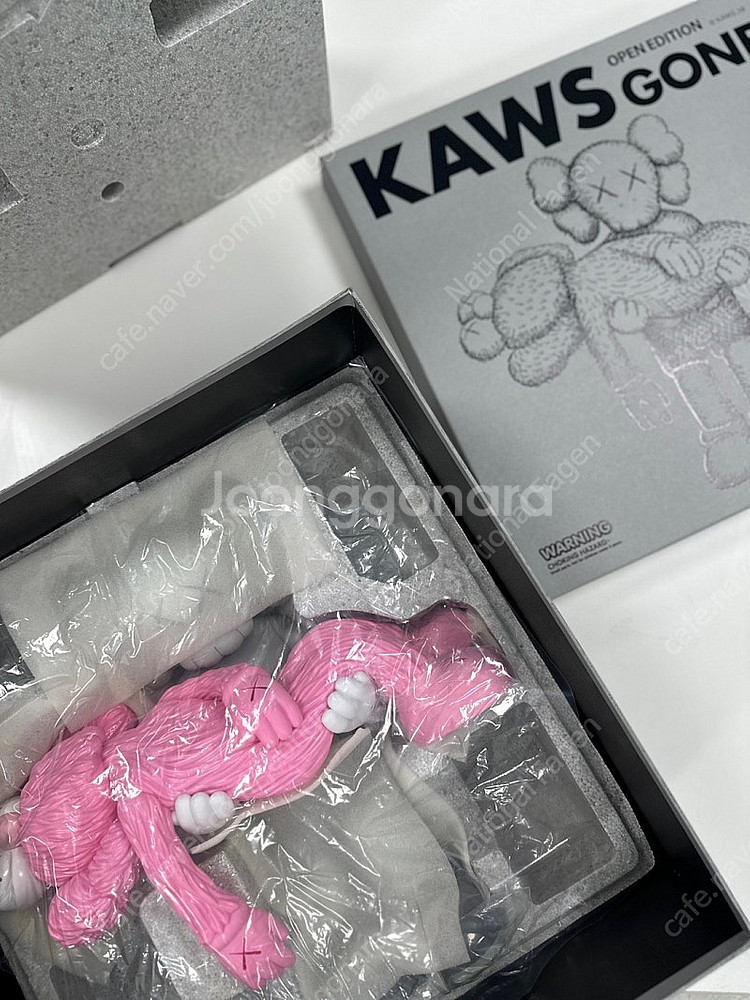 카우스KAWS 곤 피규어 그레이--8