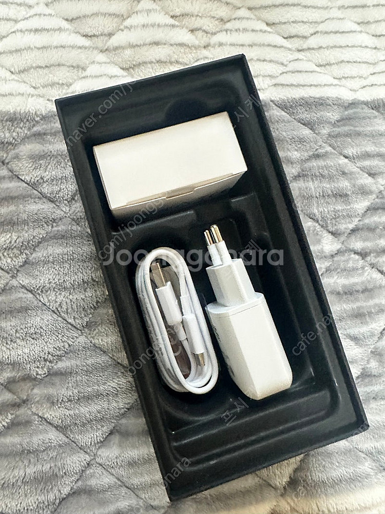 LG Q9 카민레드 64G 박스구성품 포함 판매--2