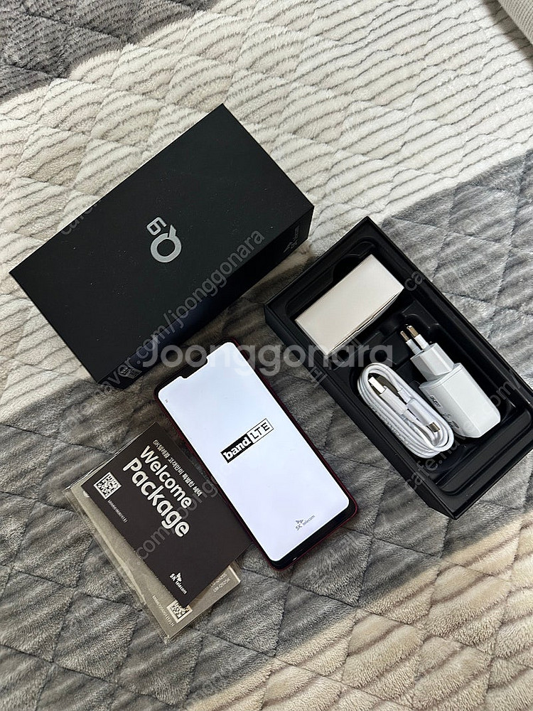LG Q9 카민레드 64G 박스구성품 포함 판매--3