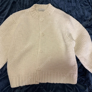 아모멘토 HAND KNITTED CARDIGAN 가디건