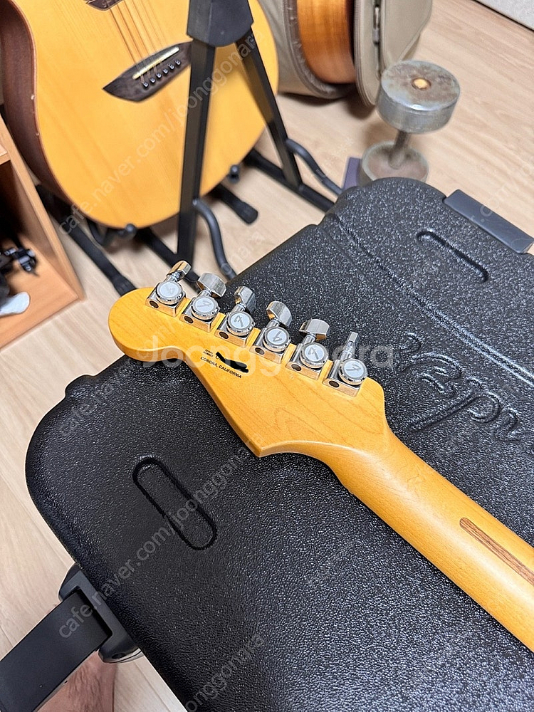 펜더 아메리카 울트라 sss 썬버스트 판매합니다.--3