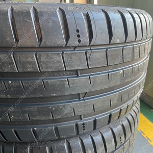 245/35r18