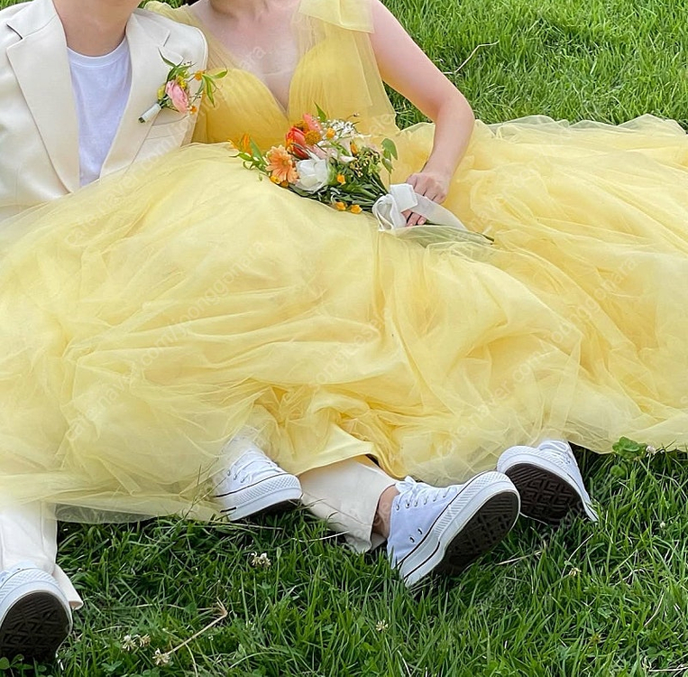 웨딩 스튜디오 유색 풍성드레스 저렴하게 넘겨요 이미지