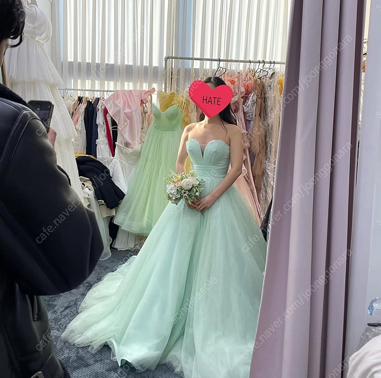 웨딩 스튜디오 유색 풍성드레스 저렴하게 넘겨요 이미지
