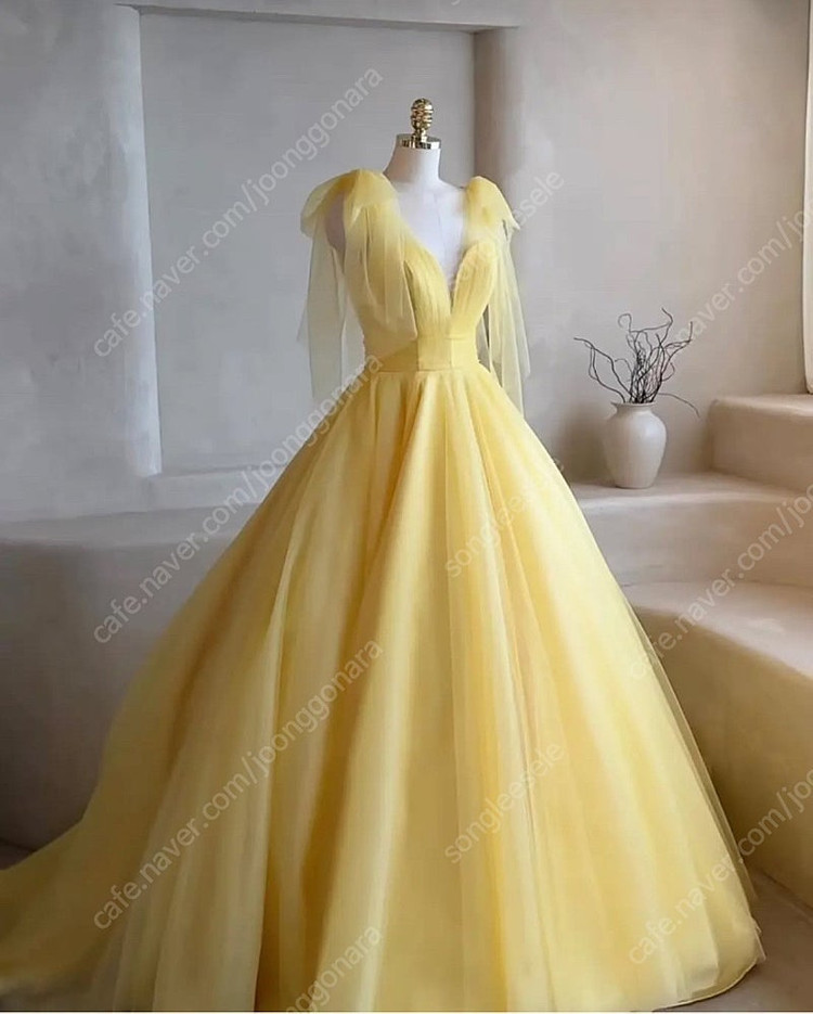 웨딩 스튜디오 유색 풍성드레스 저렴하게 넘겨요 이미지