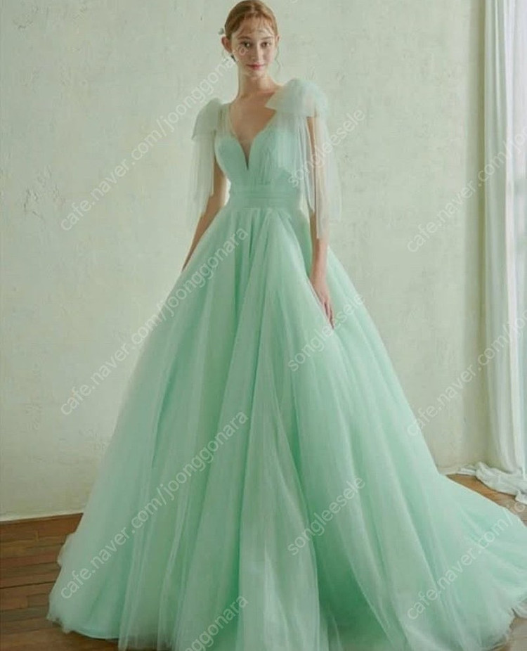 웨딩 스튜디오 유색 풍성드레스 저렴하게 넘겨요 이미지