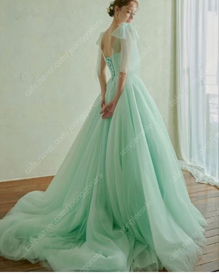 웨딩 스튜디오 유색 풍성드레스 저렴하게 넘겨요 이미지