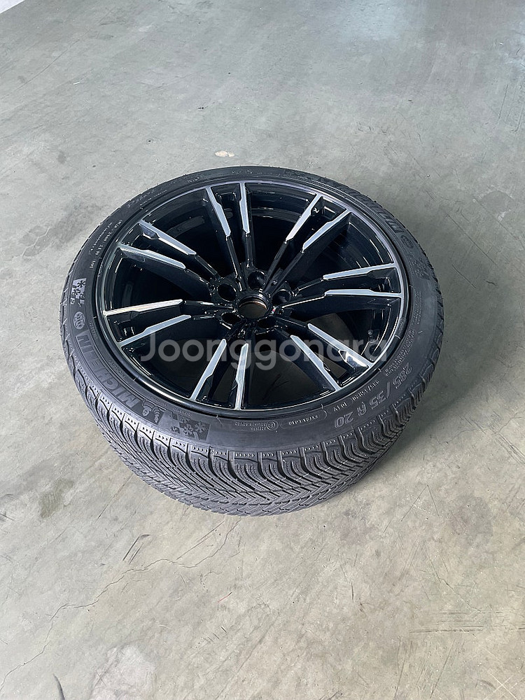 BMW F90 M5 20인치 706M 정품휠과 윈터타이...--2