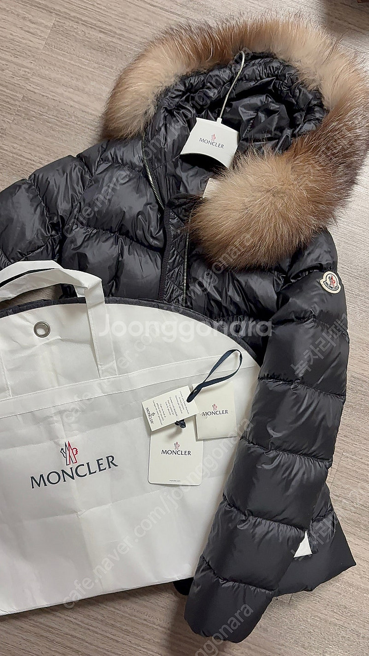 몽클레어 보에드 폭스퍼 1사이즈. 22fw--1