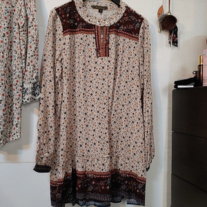 새상품 S 빈티지잔꽃 롱블라우스 써스데이아일랜드