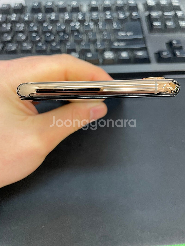 아이폰XS맥스 512GB 골드 배터리사설교체 상태좋은 중고33만팝니다.--5
