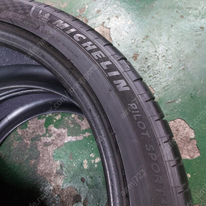 미쉐린타이어 255/40R21 파일럿스포츠4S(흡음제) 500키로 임판급 4개 한대분 판매합니다