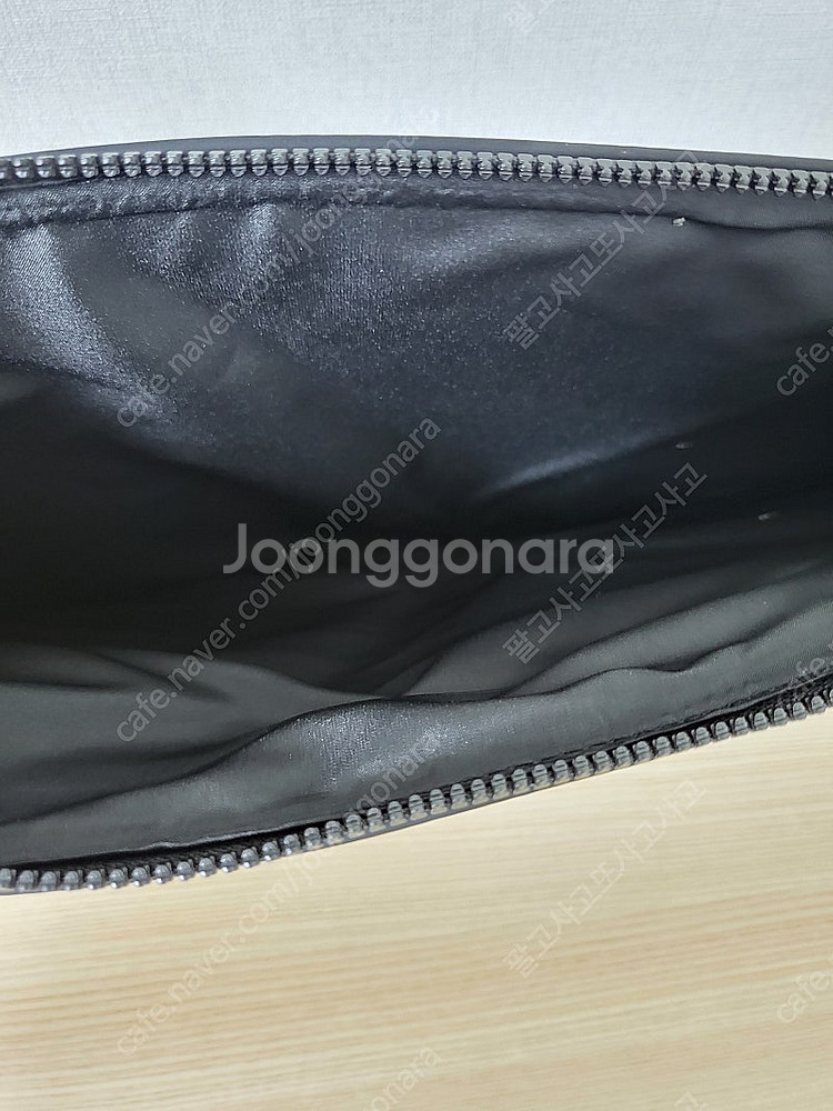 정품) 새상품 발렌티노 빅 블랙 파우치 (코스메틱)--2