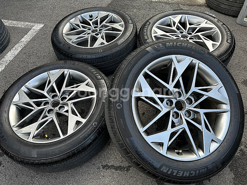 제네시스 GV70 19인치 순정 중고 휠타이어 팔아요 235 55 19--0