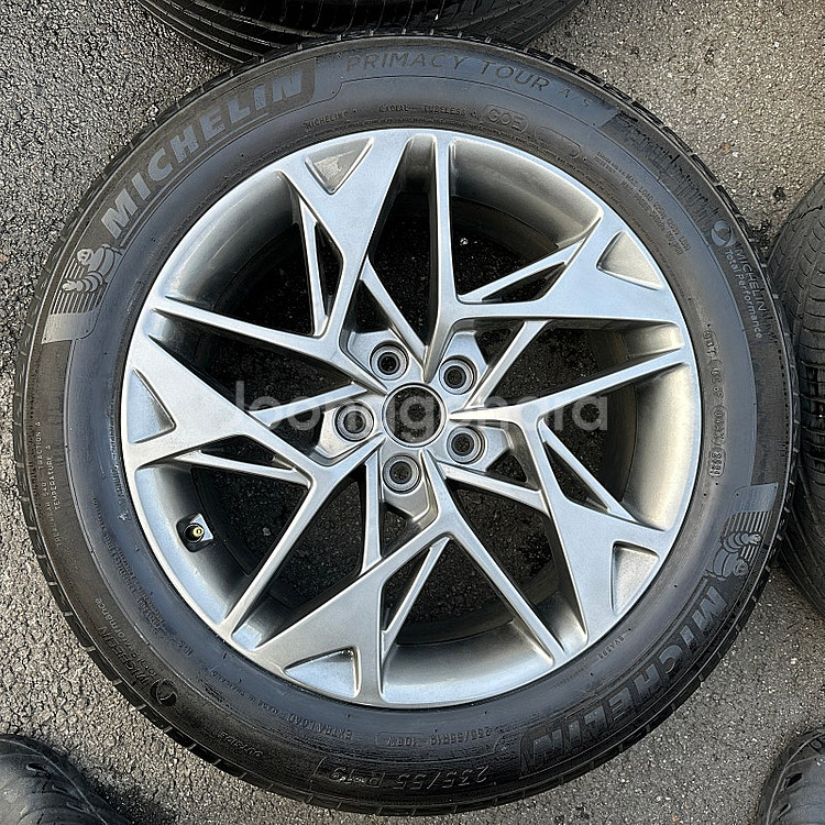 제네시스 GV70 19인치 순정 중고 휠타이어 팔아요 235 55 19--3