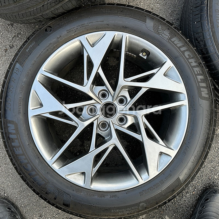 제네시스 GV70 19인치 순정 중고 휠타이어 팔아요 235 55 19--4