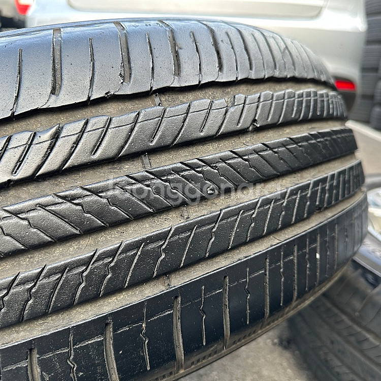 제네시스 GV70 19인치 순정 중고 휠타이어 팔아요 235 55 19--5