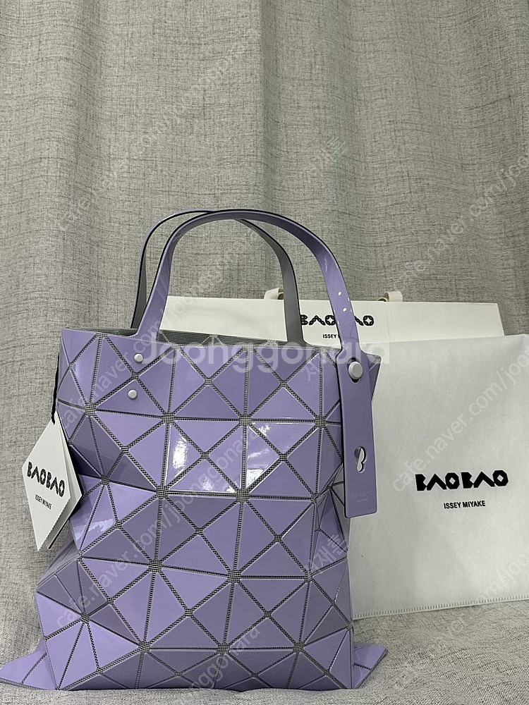 바오바오 이세이미야케 프리즘 토트백 6x6 라이트 퍼플...--1