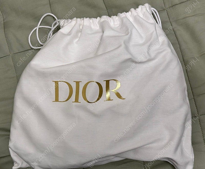 디올 미니 새들백 그레인드 카프스킨 라떼 새상품 판매합니다.--5