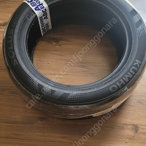 Kumho타이어 Solus TA31 225/50R17 판매합니다.