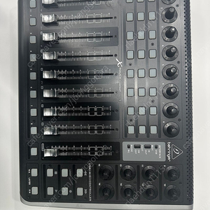 베링거 엑스터치 컴팩트(Behringer X-Touch Compact)