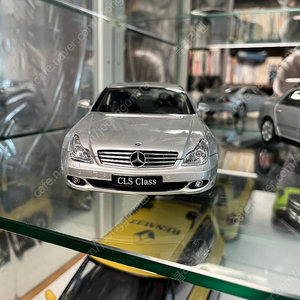 1:18 교쇼 메르세데스-벤츠 CLS 500