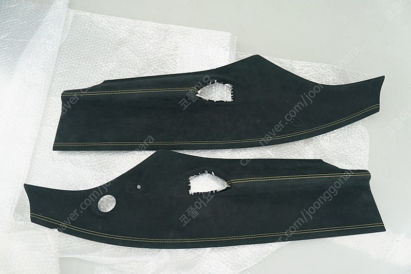 페라리 488 실내 알칸타라 도어트림(좌,우) 판매-350만원 이미지