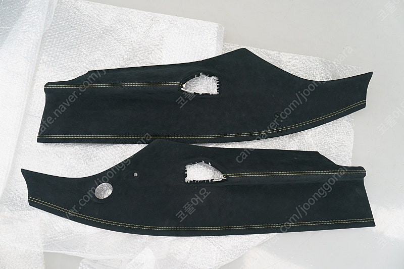 페라리 488 실내 알칸타라 도어트림(좌,우) 판매-350만원 이미지