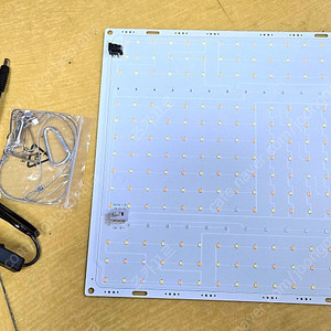 [경기 부천] 미사용 60W 삼성 LED 식물 성장 조명 팝니다.