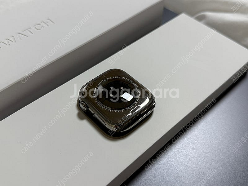 애플워치10 내추럴티타늄 46mm 새상품급 팝니다--1
