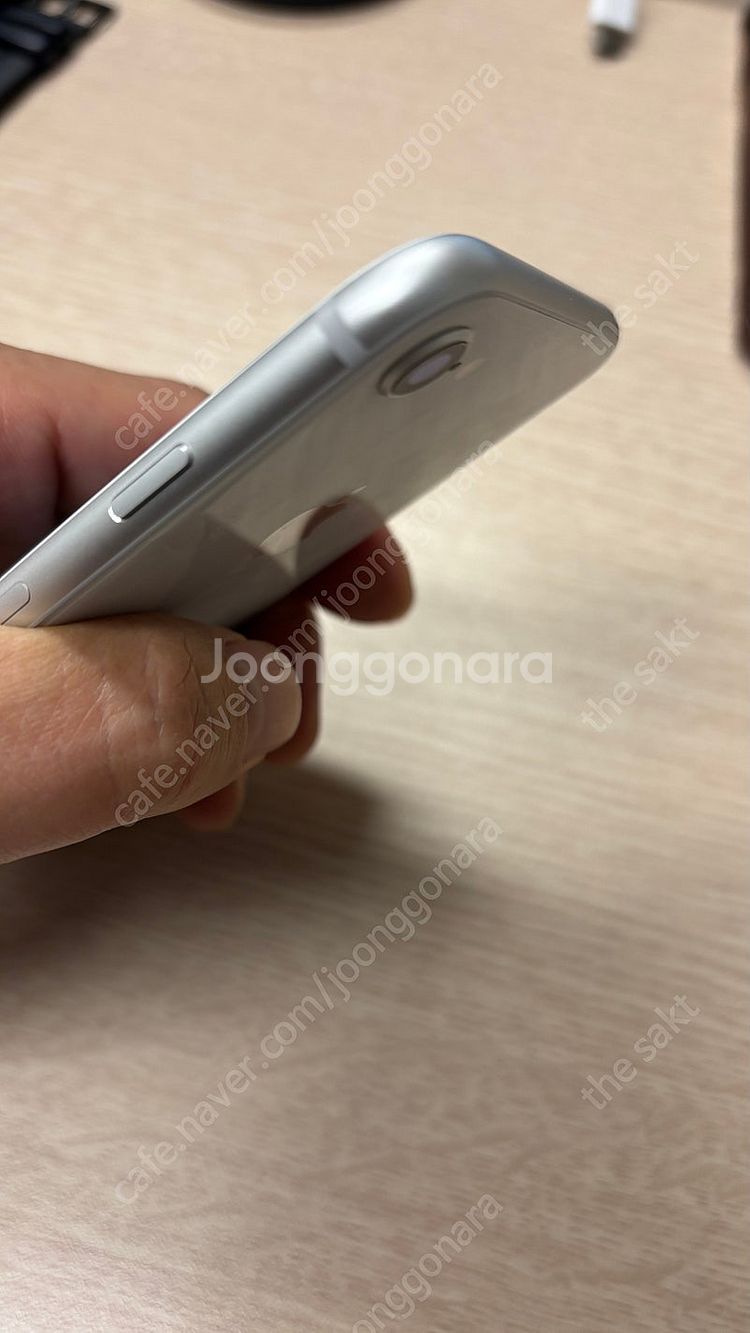 아이폰 8 64G--3