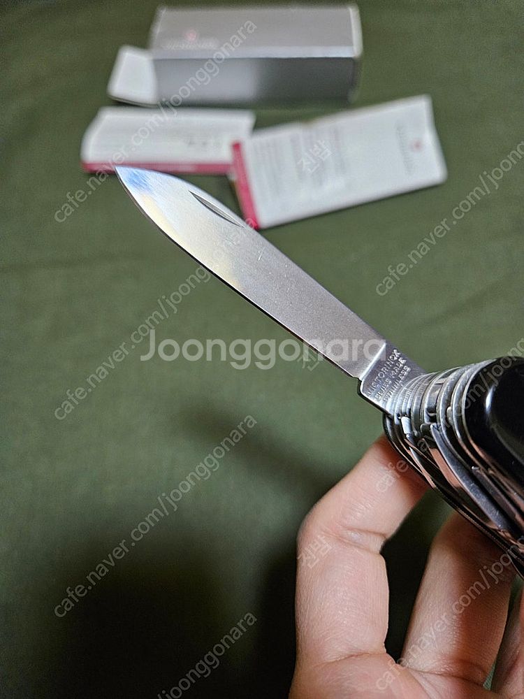 빅토리녹스 스위스챔프 블랙--4