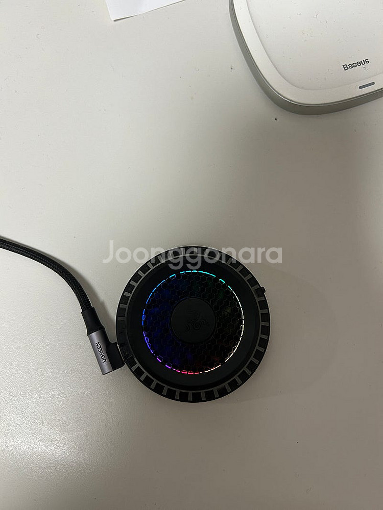 레이저 폰 쿨러 크로마 멕세이프 판매합니다. (3.5만...--0
